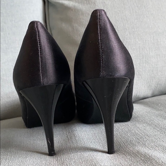 White House Black Market Black heels - Picture 3 of 4